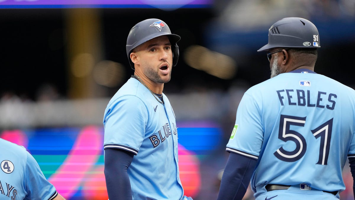 George Springer caught jumping on third base, tagged out vs. A’s