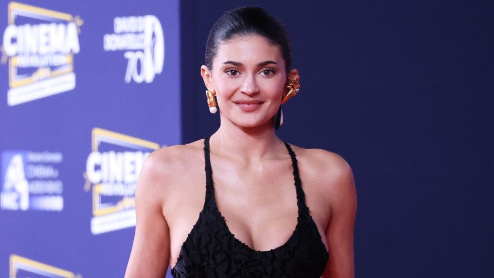 Kylie Jenner’s Breast Implants Reveal: Surgeon Explains the Procedure