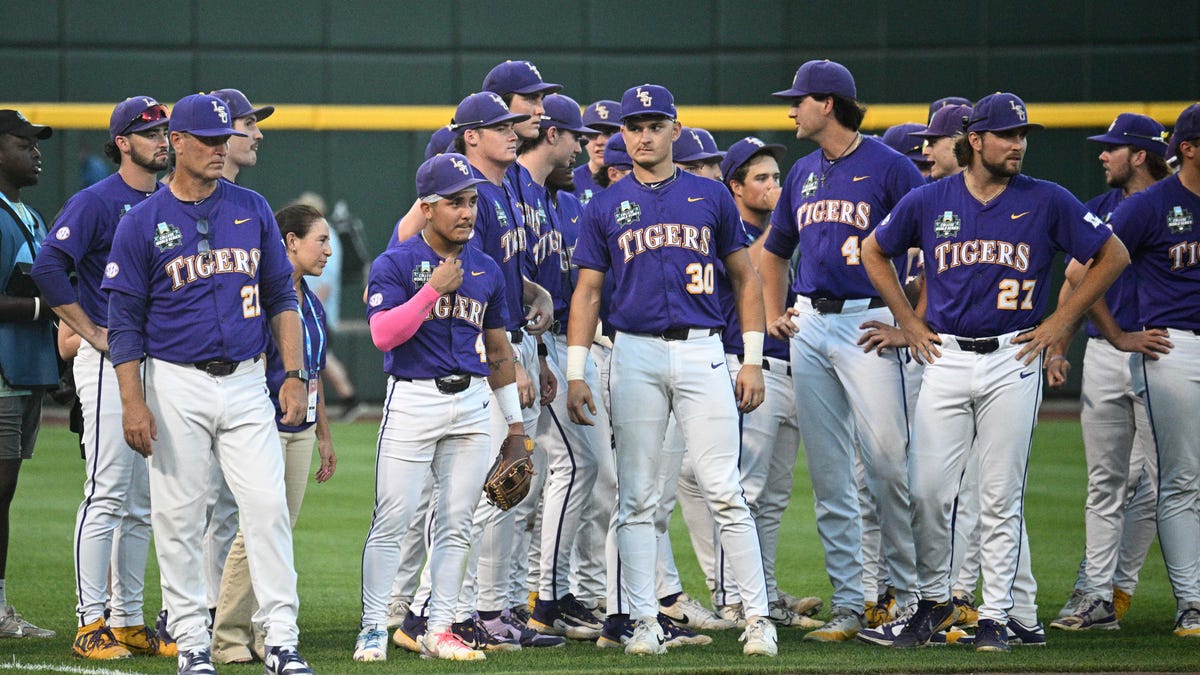 LSU baseball beats Coastal Carolina in CWS final Game 1