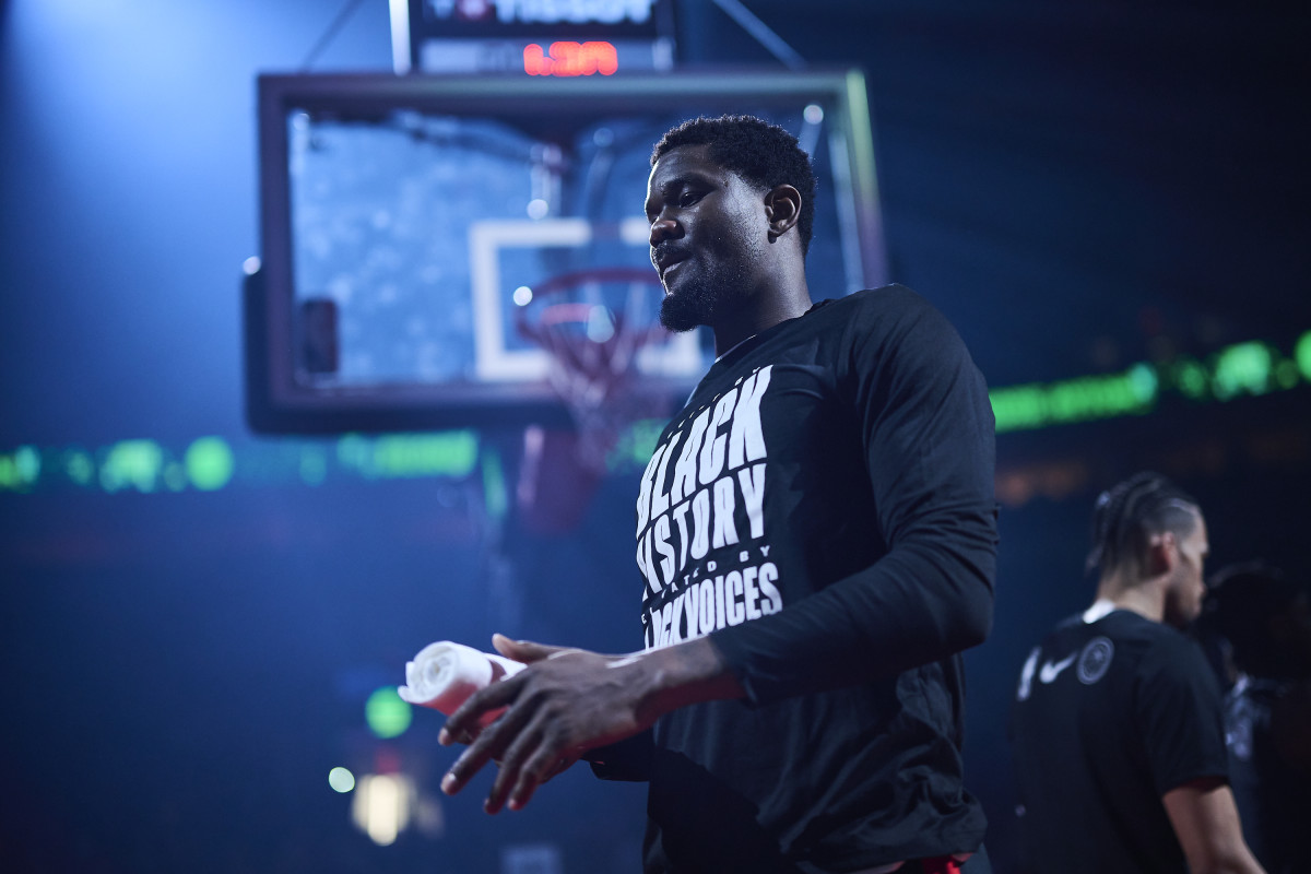 Lakers Implored to Sign Former No. 1 Pick Amid Shocking Buyout