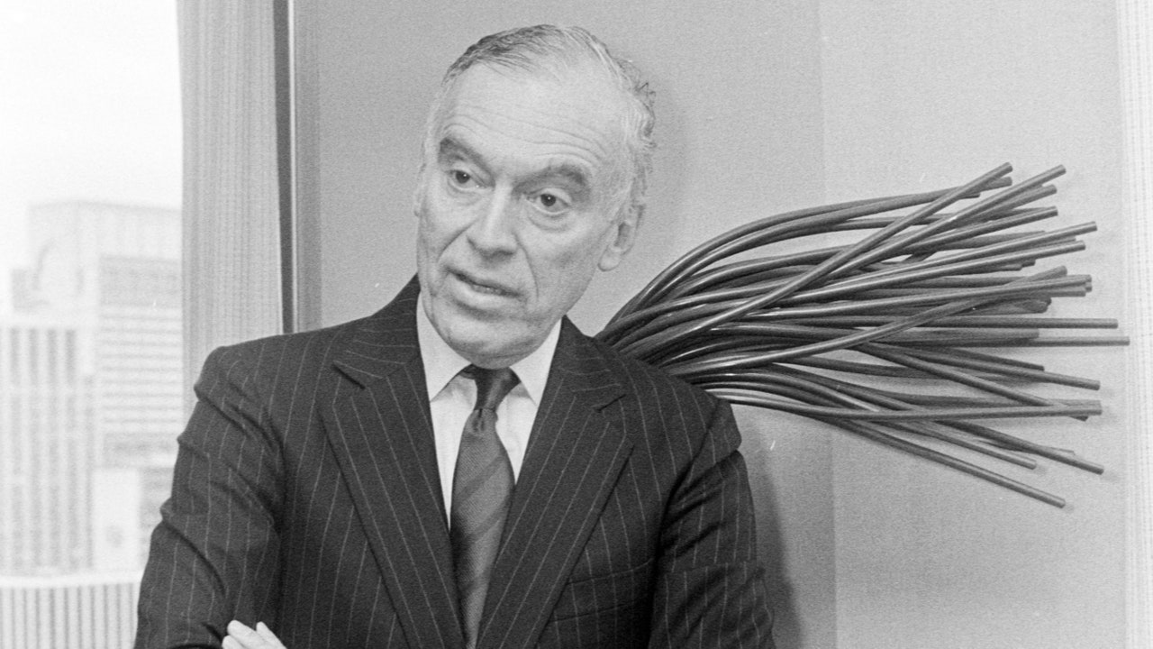 Leonard Lauder, a Powerhouse in the Beauty World, Dies at 92