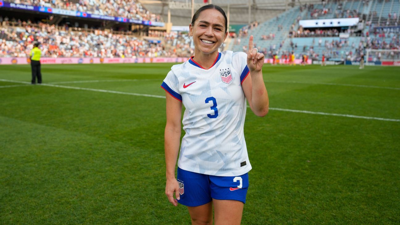 Lo’eau LaBonta makes USWNT history with support from ‘Momma Em’