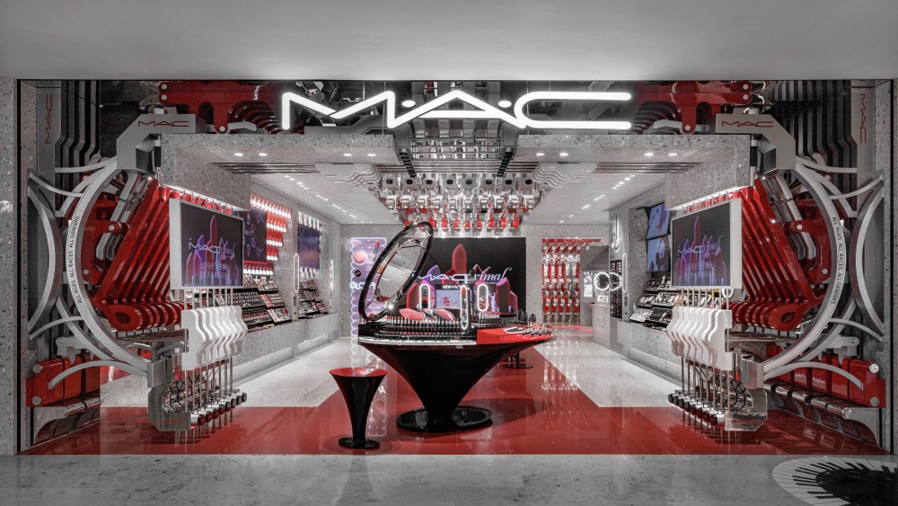 MAC Cosmetics Debuts Piano-themed Concept For Nanjing Deji Flagship