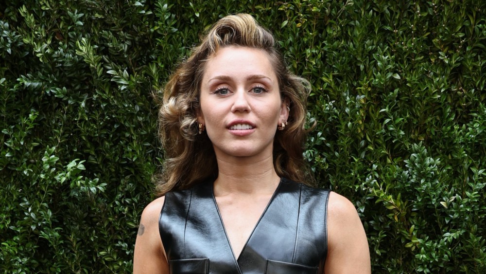 Miley Cyrus Rocks a 1980s-inspired Hair at the Chanel Tribeca Luncheon