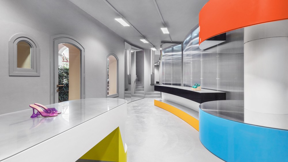 Modes Reopens Five Boutiques Under New Company Garments Milano