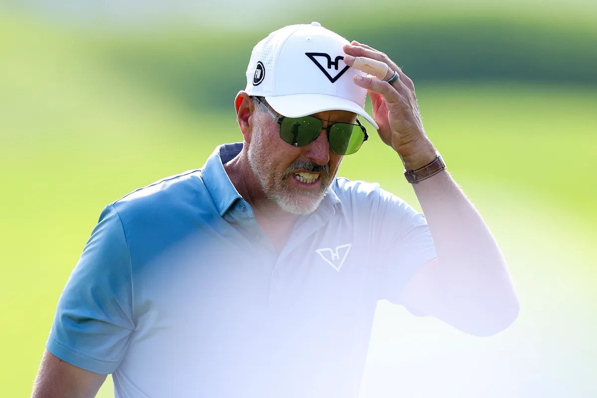 Phil Mickelson walks in silence in possibly his last U.S. Open