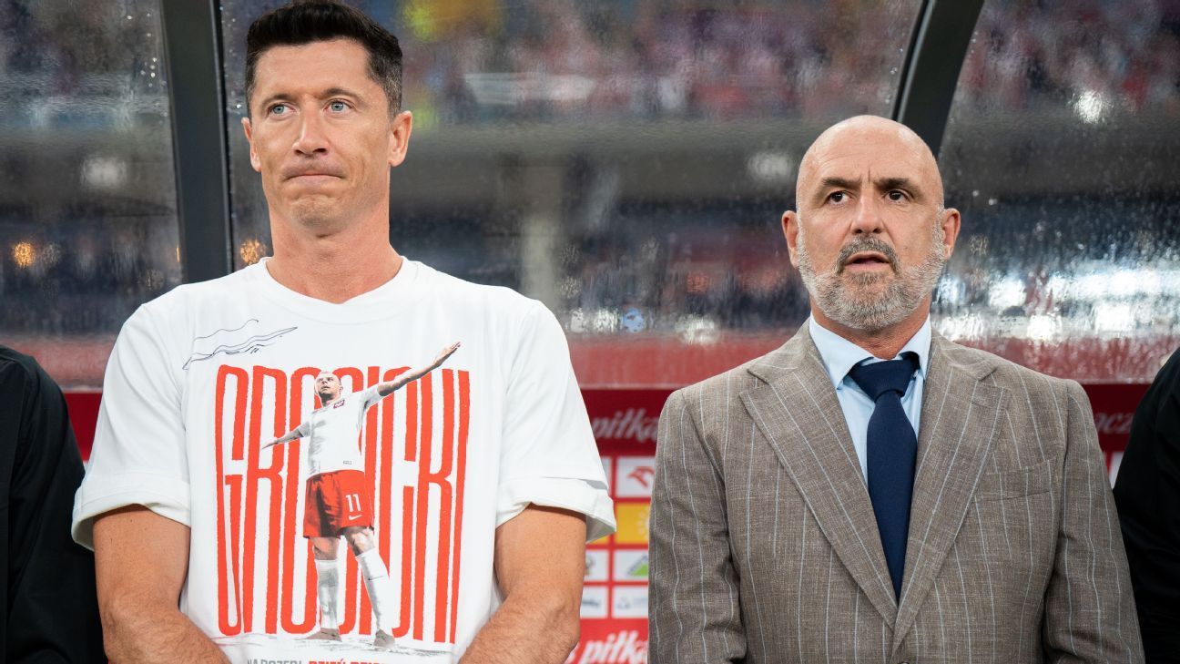 Poland boss quits after Robert Lewandowski captaincy row
