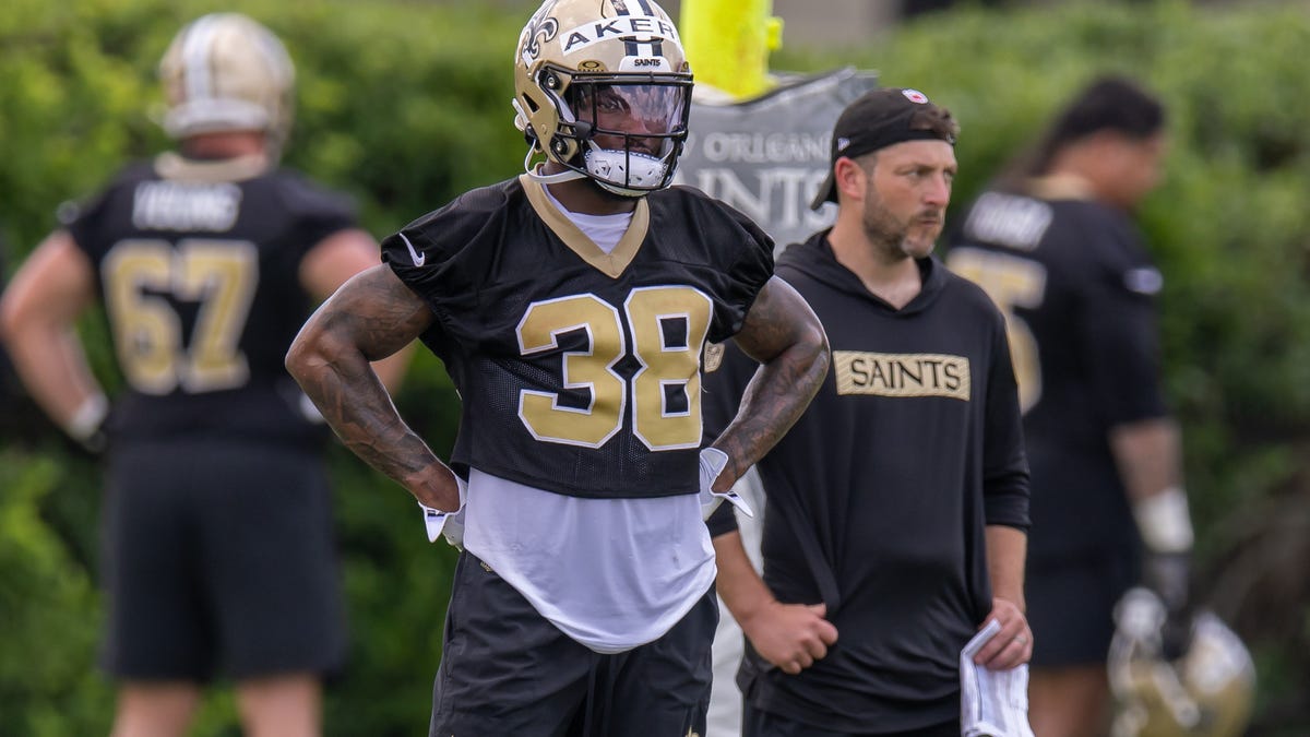 Saints sign Cam Akers, adding more competition to their backfield