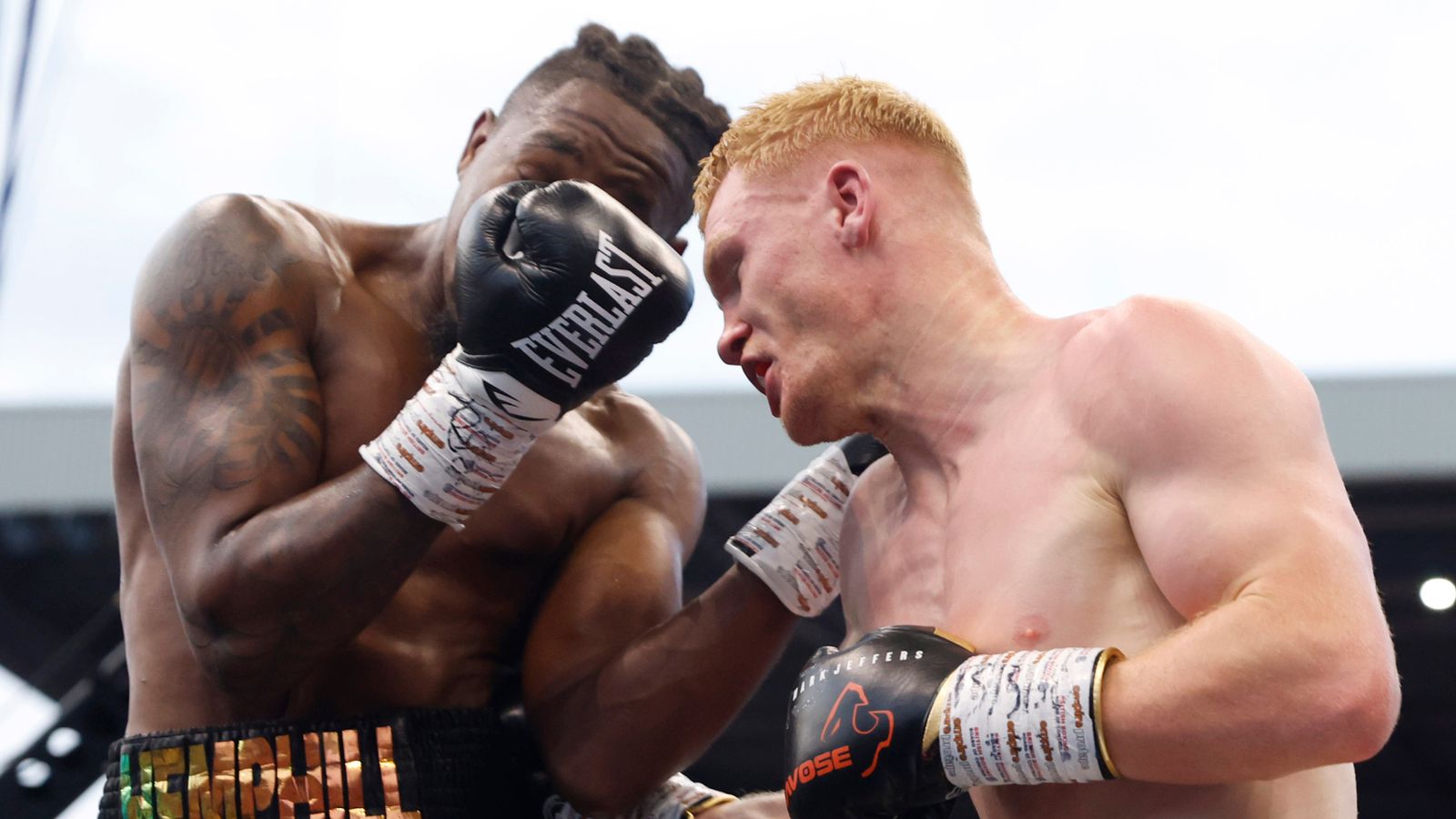Sean Hemphill derails Mark Jeffers with upset majority decision win on Oakwell Stadium show | Boxing News