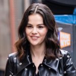 Selena Gomez debuts shocking hair transformation.
