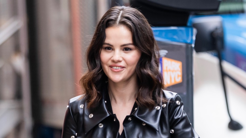 Selena Gomez Debuts New ’70s-inspired Shag Haircut
