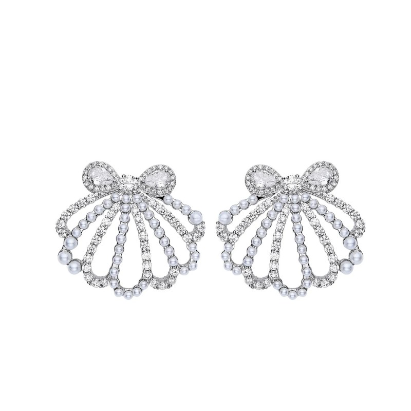 Shell Jewelry Is Having Moment, Thanks to Fashion's Embrace of Nostalgia and Natural Elements
