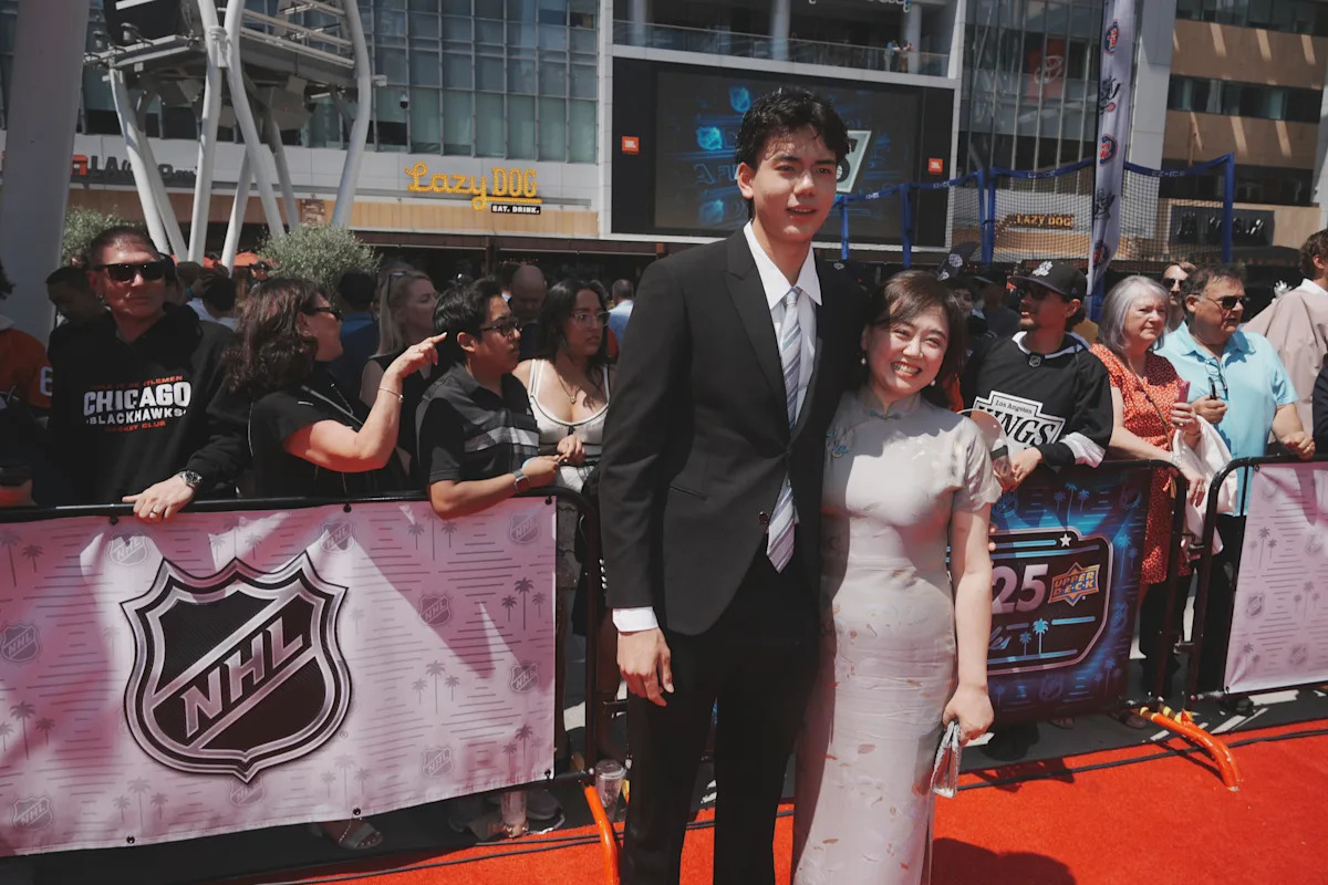 Simon Wang goes 33rd overall to Sharks, making history as highest-drafted player born in China