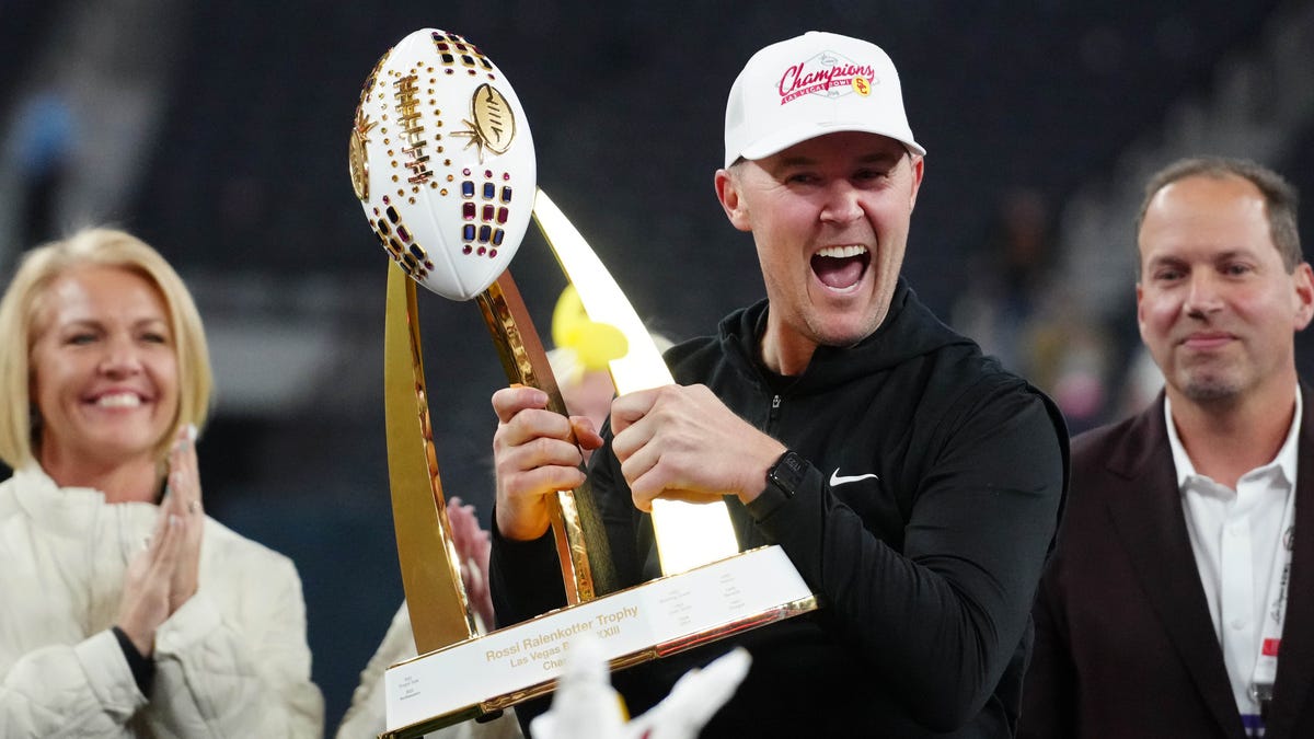 Social media reacts to USC football landing tight end Mark Bowman