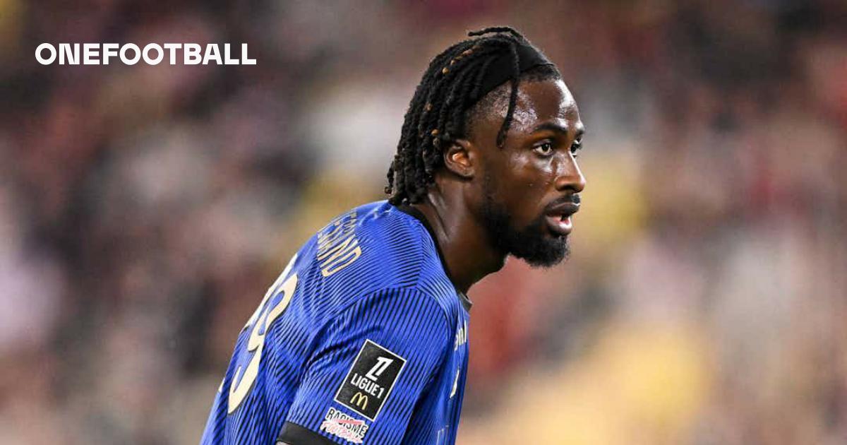 Spurs and Leeds in contact as striker considers England or Turkey