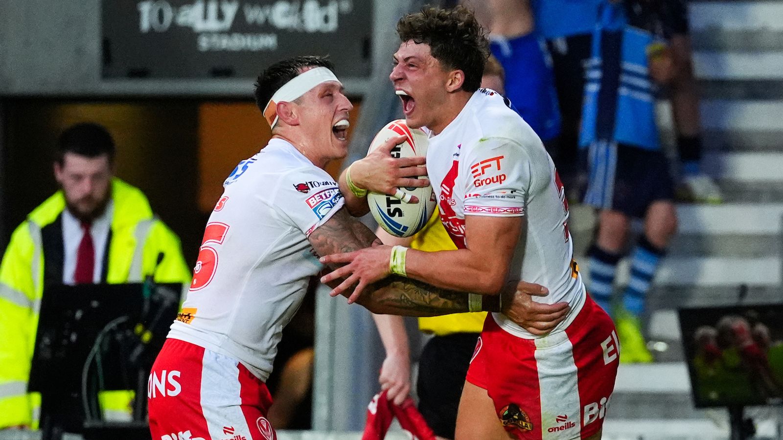 Super League: St Helens pull off emphatic 18-4 win to end Leeds Rhinos’ winning streak as Wakefield Trinity stun Wigan Warriors | Rugby League News