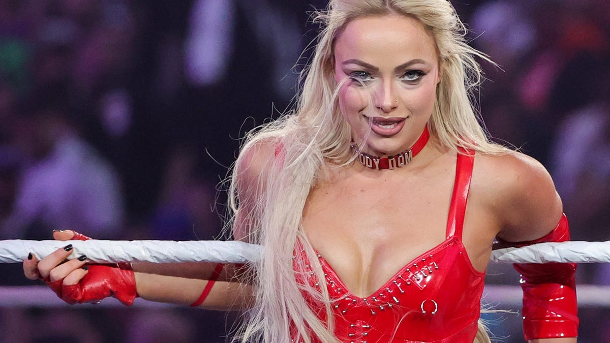 WWE star suffers shoulder injury on Raw