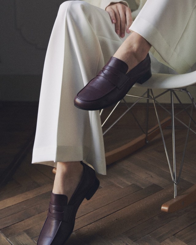Yunni Buffa: A Shoe Brand Inspired by '90s Minimalism