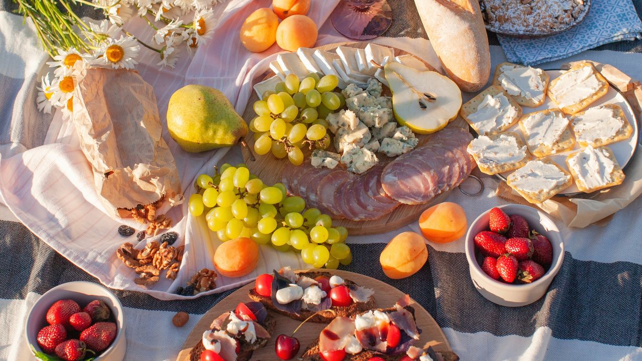 16 Of The Best Foods For Gut Health, According To Dieticians, Nutritionists & Doctors
