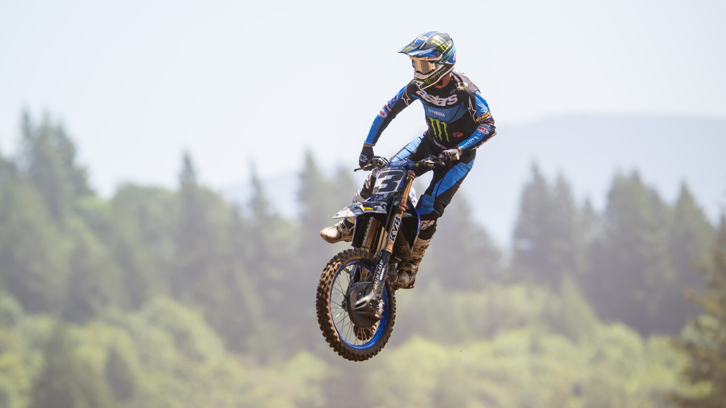 2025 Washougal 450 Moto 2 LIVE Updates: Hunter Lawrence holeshots Moto 2