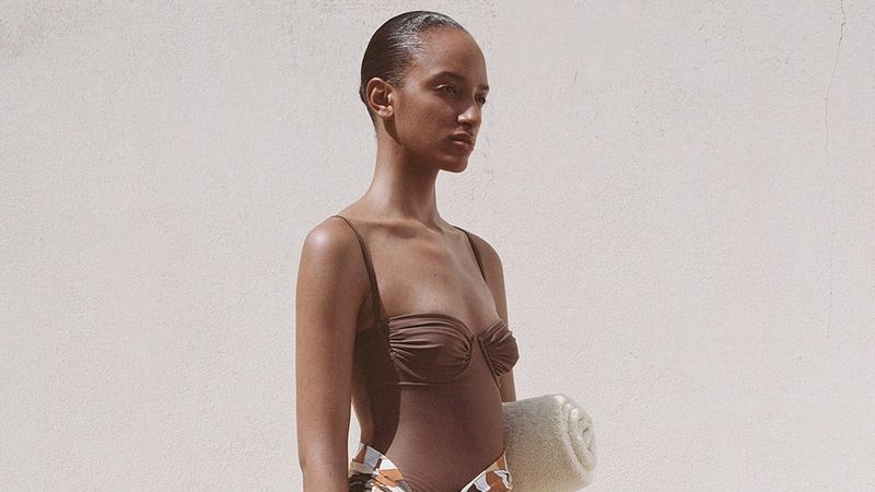 25+ Swimsuit-Cover-up Combos That Scream Chic at Any Seaside Scenario