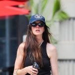 Anne Hathaway’s Cut-Out Jeans Are the Answer to Summer Denim Woes