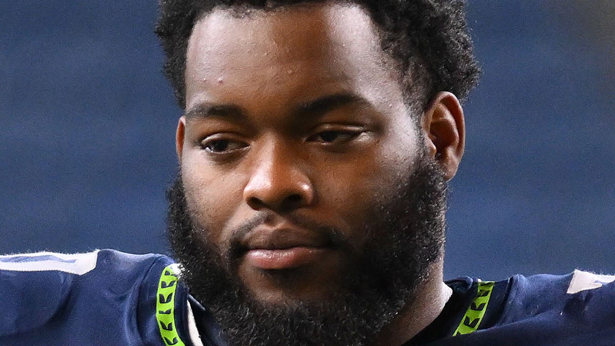 Anthony Bradford named Seahawks’ surprise offseason player