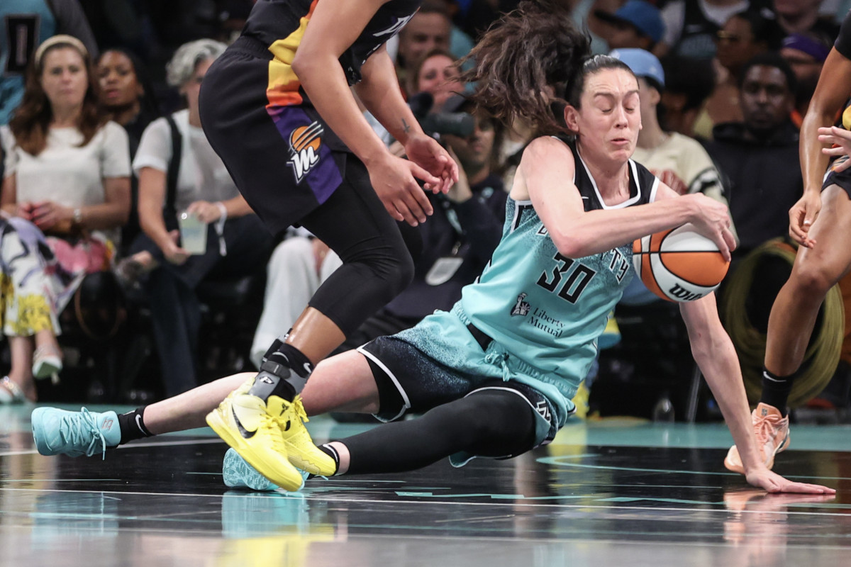 Breanna Stewart Gets Tough Luck Injury News vs. Sparks in New York