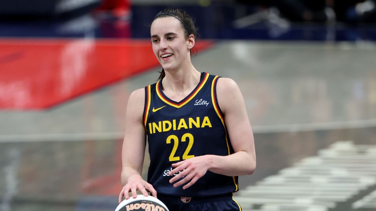 Caitlin Clark surprises Iowa Hawkeyes with player edition Nike Kobe V