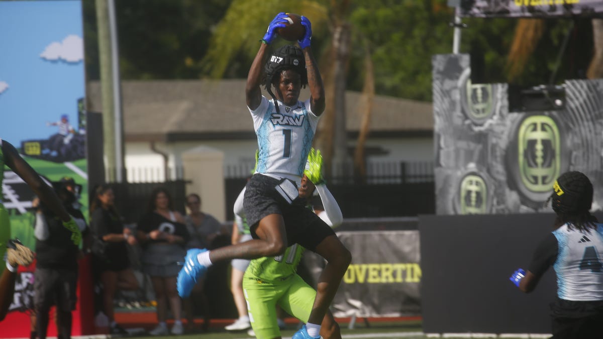 Calvin Russell, four-star WR from Florida, snubs Michigan football