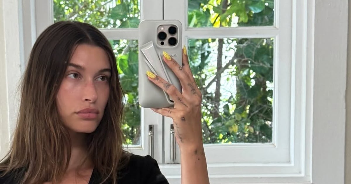 Celebrity-Approved Almond-Shaped Nail Looks To Try Now