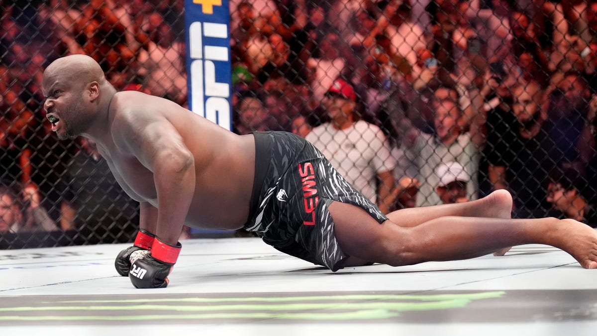 Derrick Lewis calls President Trump after first-round knockout win