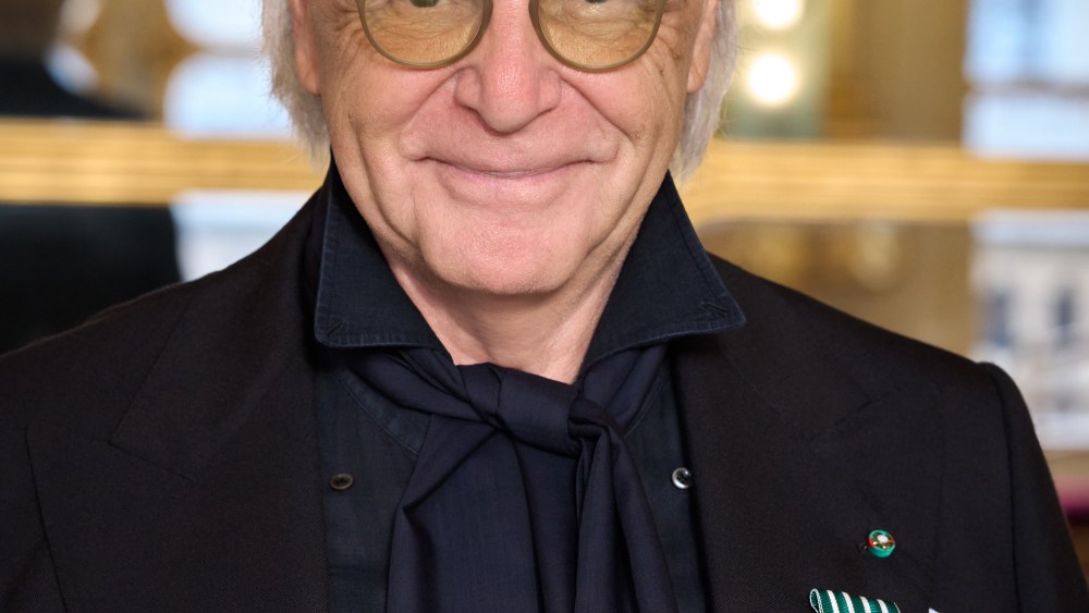 Diego Della Valle honored as Chevalier de l’Ordre des Arts et des Lettres