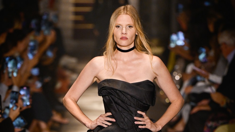 Elie Saab Fall 2025 Couture Runway, Fashion Show & Collection Review