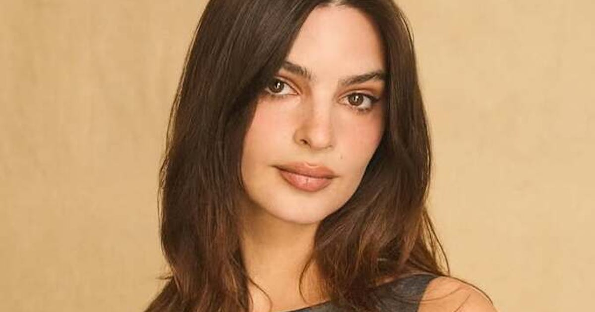 Emily Ratajkowski Debuts A Dramatic Bob And Bangs In ‘Too Much’