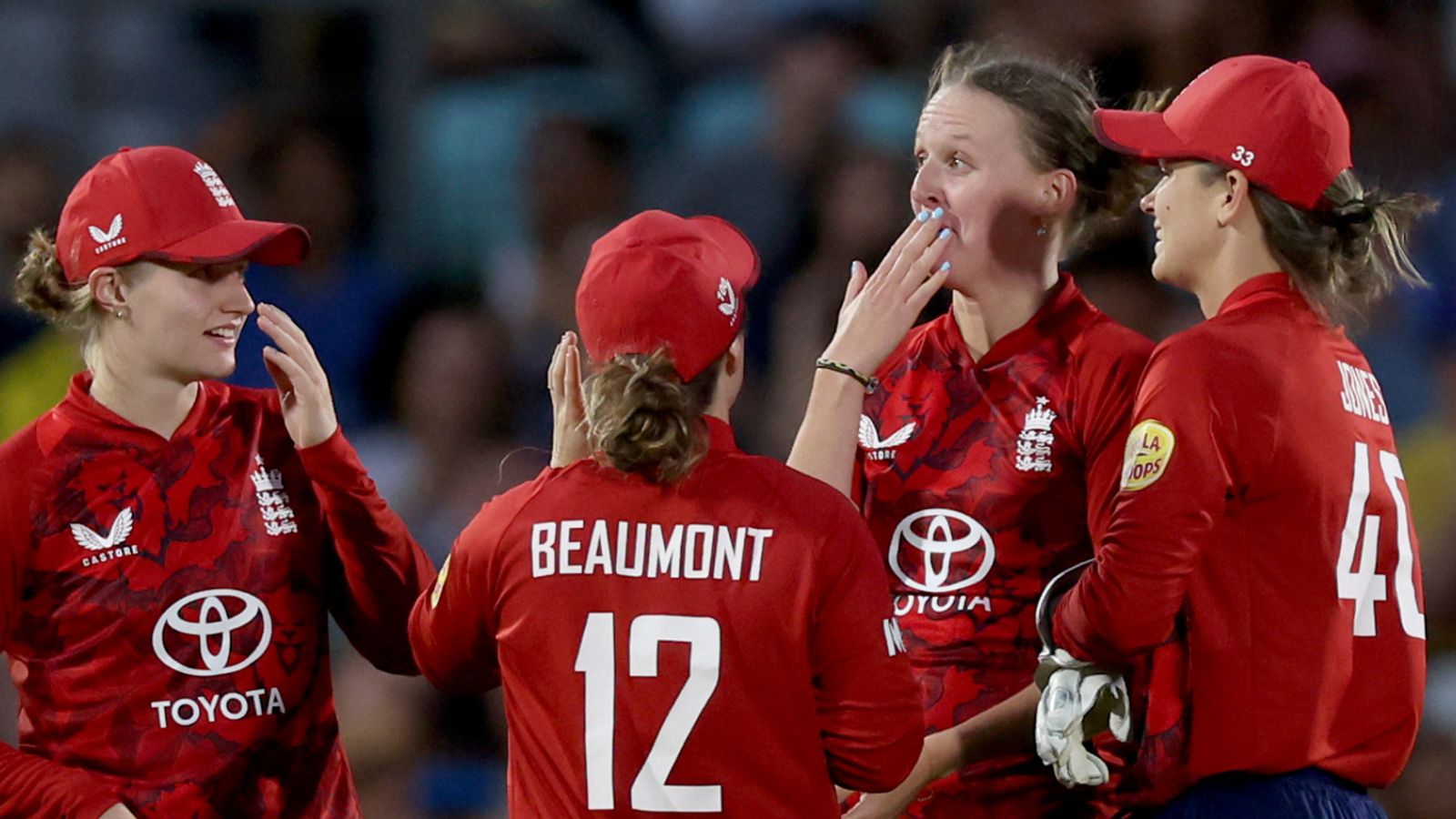 England vs India: Hosts hold on for narrow five-run victory in thrilling third women’s T20 international at Kia Oval | Cricket News