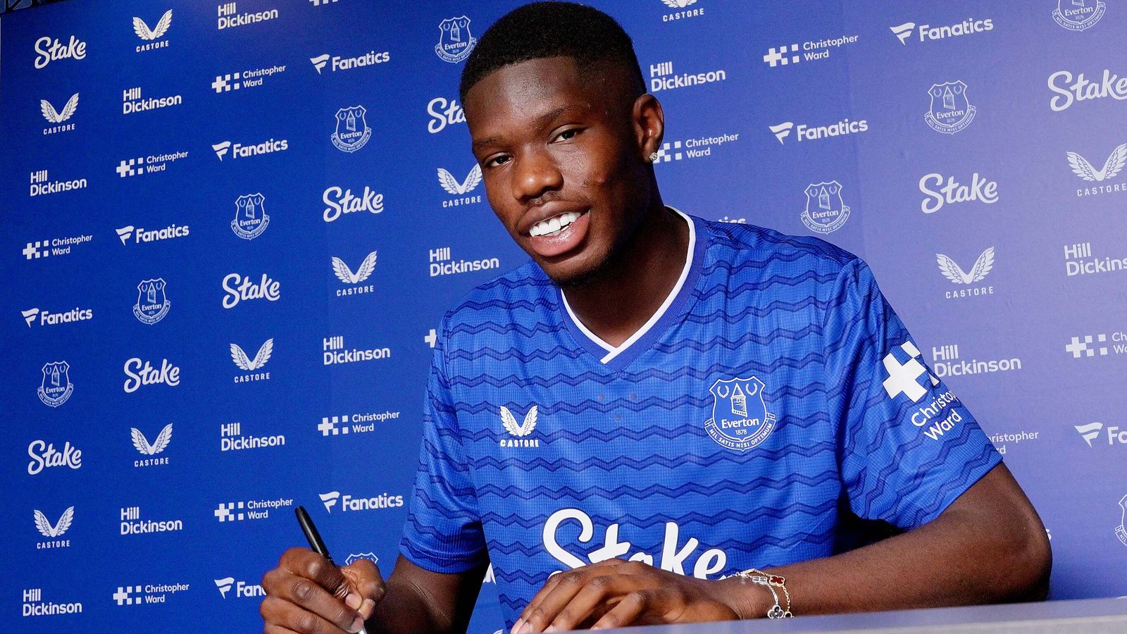 Everton transfer news: Thierno Barry completes move from Villarreal | Football News