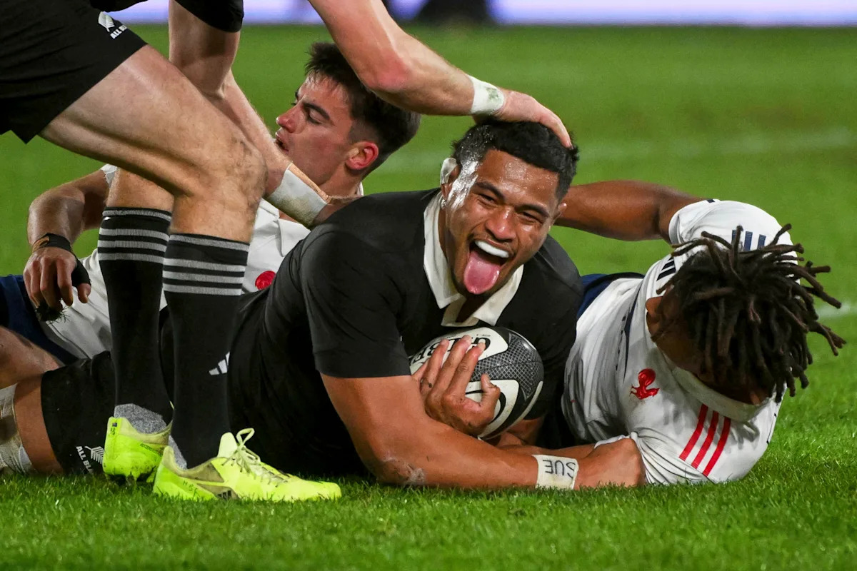 Improved All Blacks beat France 43-17 in the 2nd test to seal a series win