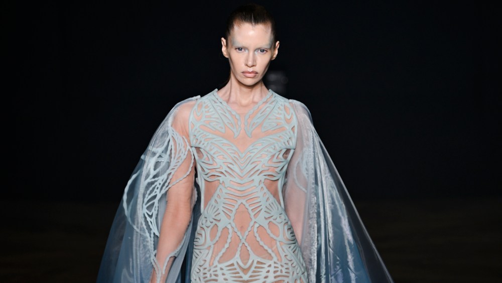 Iris Van Herpen Fall 2025 Couture Runway, Fashion Show & Collection Review