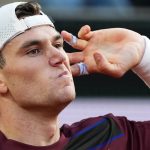 Britain's Jack Draper reacts during his men's singles match against Kazakhstan's Alexander Bublik on day 9 of the French Open tennis tournament on Court Suzanne-Lenglen at the Roland-Garros Complex in Paris on June 2, 2025. (Photo by Dimitar DILKOFF / AFP)