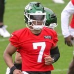Jets - QB Justin Fields dislocated toe, avoided serious injury