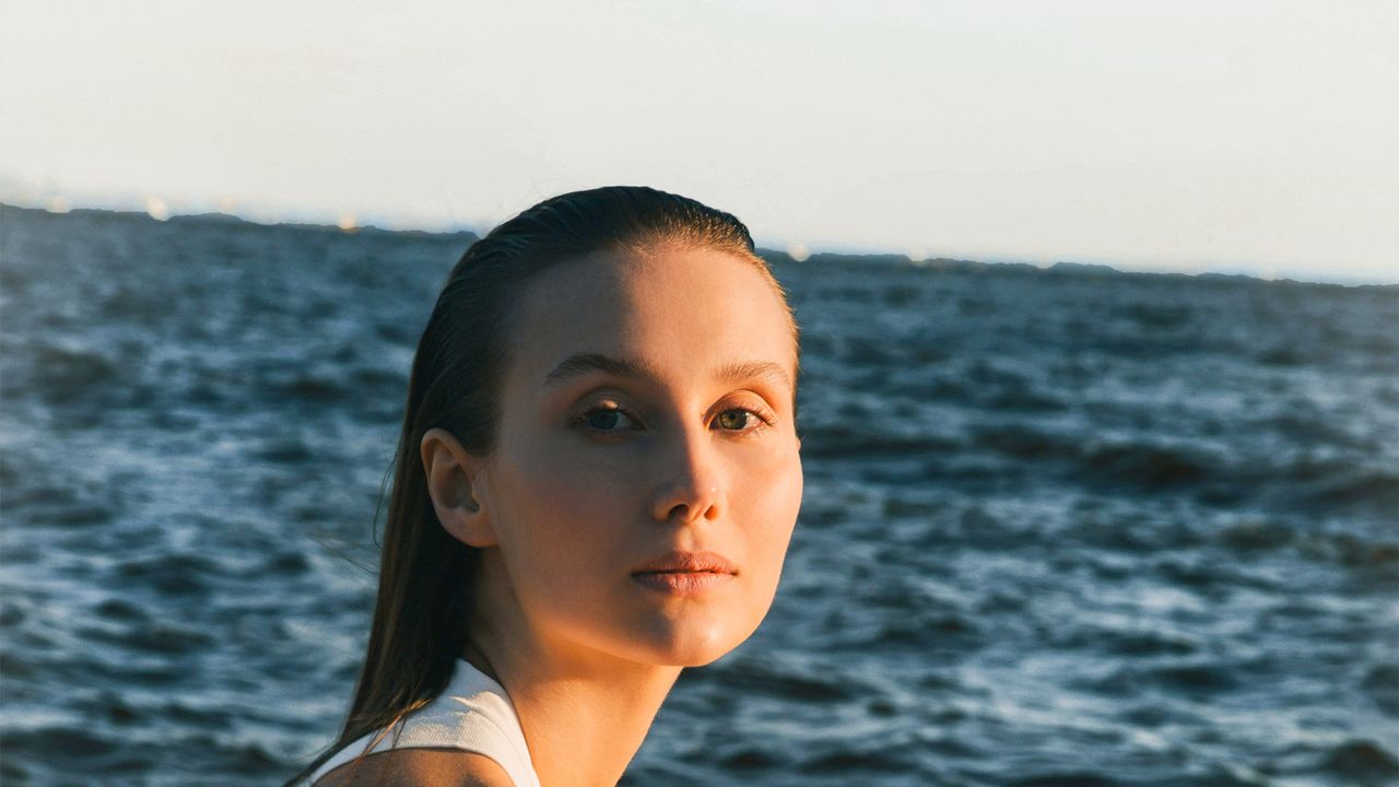 Jones Road’s Mineral Sunscreen Counteracts White Cast With Color-Correcting Pigments