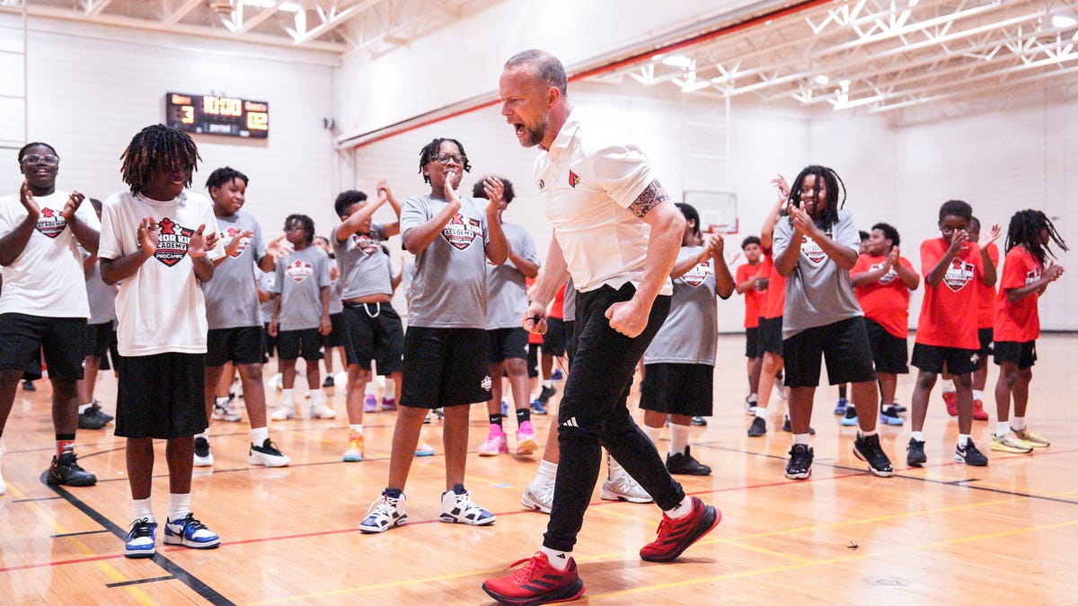 Louisville basketball, Pat Kelsey give back via Connor Kids Academy