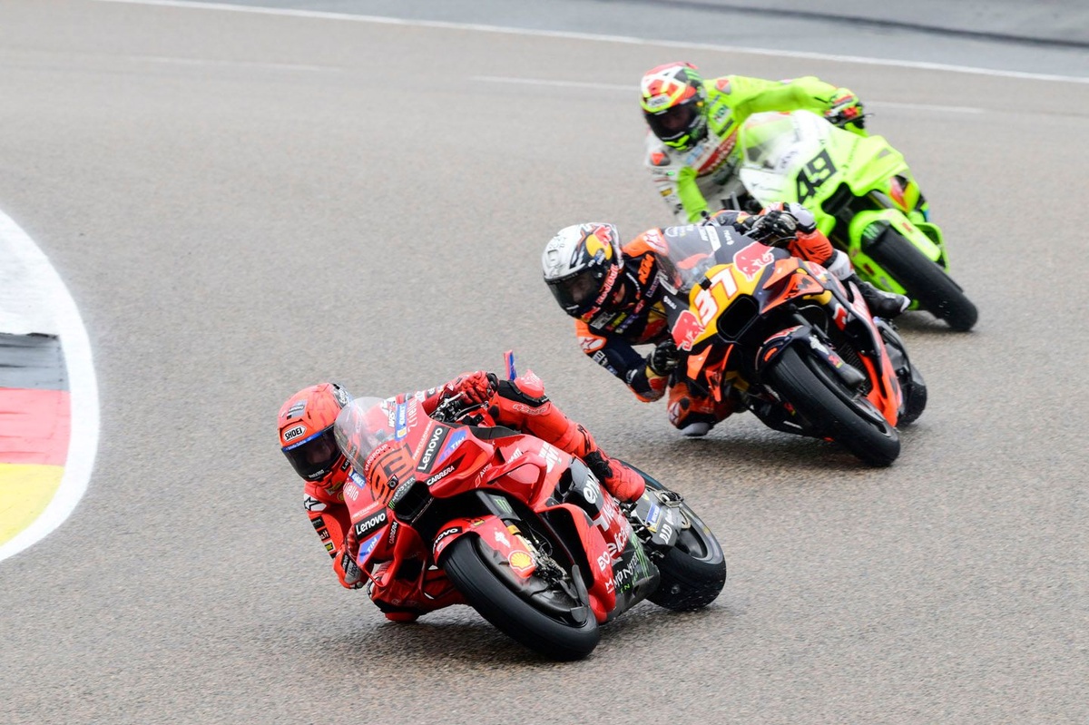 Marc Marquez snatches sprint glory from Marco Bezzecchi