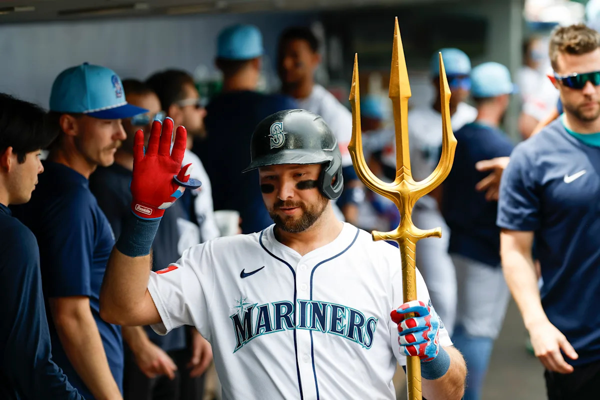 Mariners’ Cal Raleigh hits 34th home run, matching last season’s total before MLB All-Star break