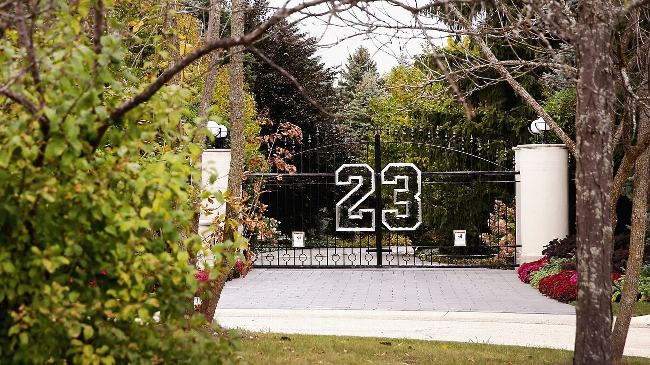 Michael Jordan’s former Chicago-area estate listed on Airbnb