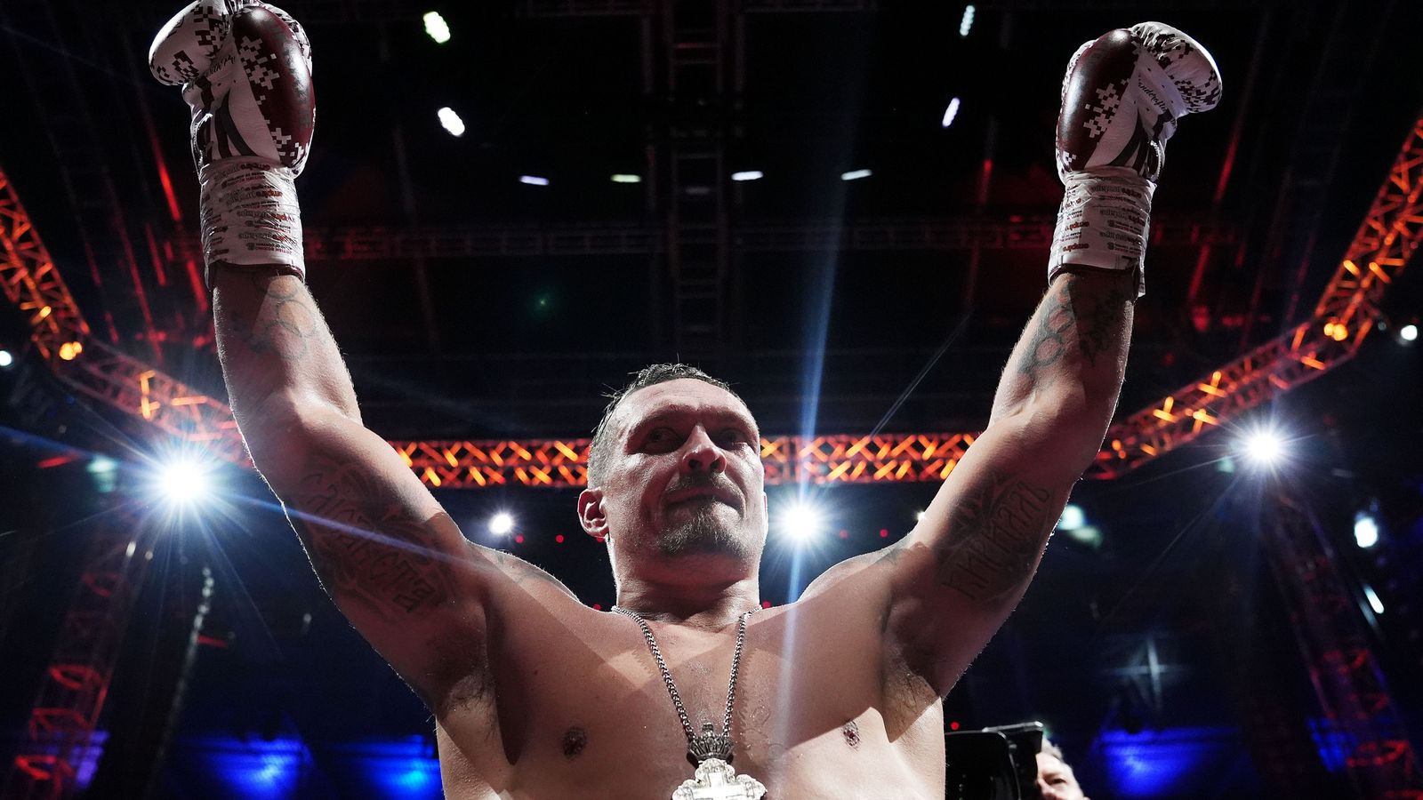 Oleksandr Usyk takes magnificent KO victory over Daniel Dubois to confirm his place in boxing history | Boxing News