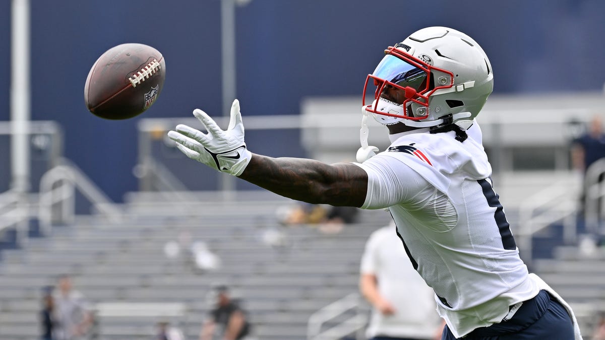 Patriots’ renovated WR room gets destroyed in PFF rankings
