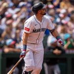 Raleigh ties Griffey's M's record with 35 homers before break