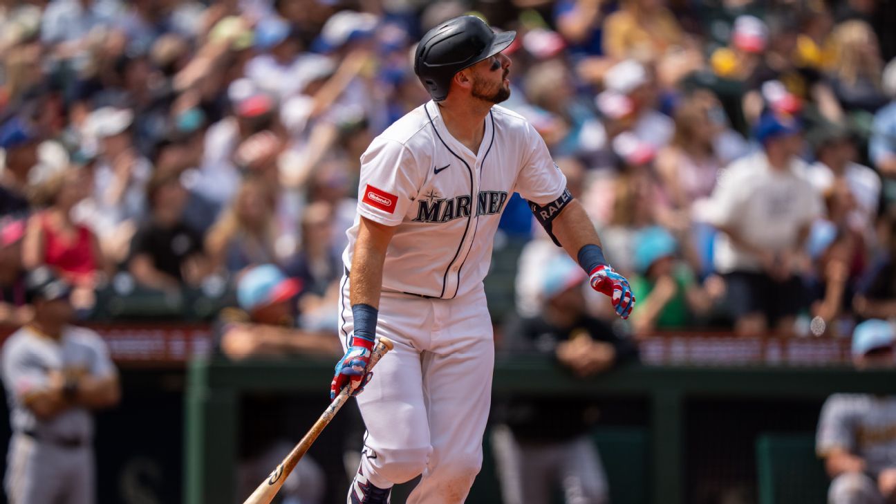 Raleigh ties Griffey’s M’s record with 35 homers before break